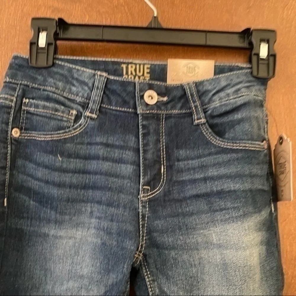 True Craft NWT Girls Distressed Jeans Sz 10. Laced in Pink Velvet